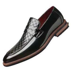 Zapatos casuales de cuero con punta en pico, estilo británico, decoración grabada, para traje formal de hombre. - Product Image 1