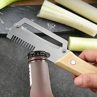 Multifunctionele handmatige metalen groenteschiller met roestvrijstalen mes voor gebruik in de keuken, geschikt voor aardappelen, fruit, groenten en wintermeloen.