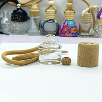 Diffuseur de voiture suspendu transparent 6 ml, bouteille carrée en verre dépoli avec couvercle en bois et bouchon à vis, bouteille vide de haute qualité 8 ml motif fleur de rose