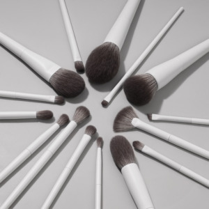 Set di 15 <span class=keywords><strong>Pennelli</strong></span> Vegani di Lusso con Etichetta Privata Personalizzata, Manico <span class=keywords><strong>in</strong></span> Legno <span class=keywords><strong>per</strong></span> Viso, Ombretto, Contorno, Blush, <span class=keywords><strong>Pennelli</strong></span> Professionali <span class=keywords><strong>per</strong></span> Trucco - Product Image 1