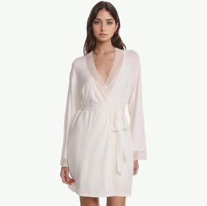 Robes de luxe pour femmes 100% soie, peignoirs de bain, pyjamas, vente en gros, robes en TENCEL Modal avec bordure en dentelle, robes de créateur, fournisseur de vêtements de nuit - Product Image 1