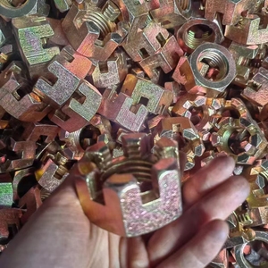 Écrous de soudure en <span class=keywords><strong>cuivre</strong></span> personnalisés avec service OEM pour la fabrication de véhicules - Product Image 2