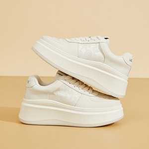 Zapatillas Deportivas Blancas para Mujer 2026, con Plataforma Ligera y Suela Gruesa, Versátiles para Deporte y Ocio, que Aumentan la Estatura - Product Image 2