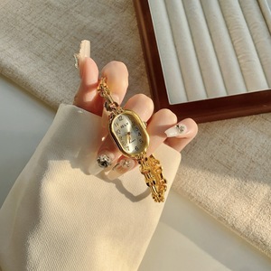 Orologi al Quarzo Vintage da <span class=keywords><strong>Donna</strong></span> in Acciaio Inossidabile Placcato Oro con Diamanti Incastonati, Bracciale Quadrato e Rotondo, Stile Lussuoso ed <span class=keywords><strong>Elegante</strong></span> - Product Image 3