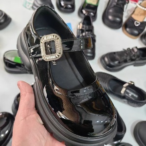 Nouvelles chaussures d'école noires pour enfants, élégantes et confortables, en cuir, vente en gros de stocks mixtes - Product Image 2