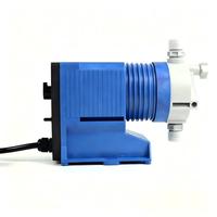 Pompe doseuse à diaphragme à double alimentation (batterie et courant alternatif) pour le transfert industriel d'acides et de chlore liquides