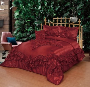Ensemble <span class=keywords><strong>de</strong></span> literie en satin <span class=keywords><strong>de</strong></span> luxe européen super king size neuf, couleur bordeaux, avec volants, motif floral, 100% polyester, 200TC, toutes saisons - Product Image 5