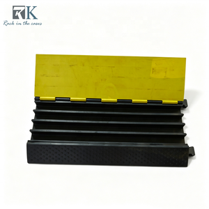 Rampe de protection de câbles en caoutchouc avec couvercle jaune en caoutchouc pour la vente en gros - Product Image 1