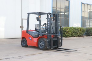 Montacargas Diésel Nuevo de 3 Toneladas con Altura de Elevación de 3.5 Toneladas, Mástil de Dos/Tres Etapas, Neumáticos Sólidos/Neumáticos, en Venta - Product Image 5