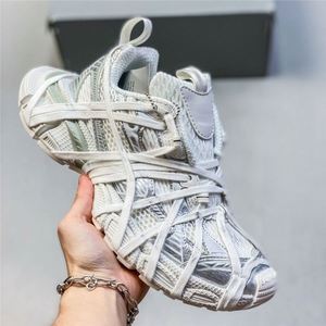 Chaussures de sport de luxe 3XL de haute qualité pour couple, hommes et femmes, vente en gros, confortables, avec sangle en tissu, style marche - Product Image 1