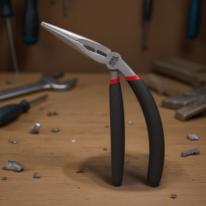 Alicates de 115 mm con Punta Larga y Mango Negro para Trabajos de Precisión - Product Image 3