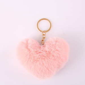 China Wholesale Girl Sweet Heart Fur Ball Faux Fur Fluffy Pom Pom Keychain Accessories Cute Pink Key Chains