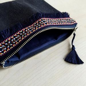 Sac cosmétique en jean personnalisé grande capacité, écologique, avec pompon bohème, pochette zippée, organiseur de maquillage portable et durable pour le voyage - Product Image 5
