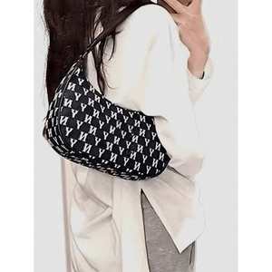 Sac Hobo pour femme en nylon, moyen, résistant à l'eau, avec décoration en lettres, sac à bandoulière pour les vacances - Product Image 2