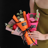 Fleurs de savon, oeillets, roses, sacs-cadeaux de fleurs artificielles, petits bouquets, souvenirs et cadeaux en gros transfrontaliers