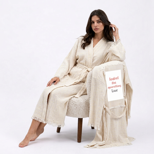 Magnifique peignoir long ceinturé en crêpe de coton uni, imprimé chat blanc, de créateur, pour femme, idéal pour le spa - Product Image 1