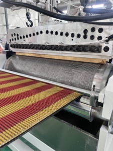 Hot Selling PE Artificial Grass Production Line Gold Washing <strong>Machine</strong> for <strong>Plastic</strong> <strong>Extruders</strong> - Product Image 2