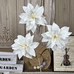Bouquet de fleurs artificielles en soie blanche moderne haut de gamme en gros, fleurs en plastique, produit fini de haute qualité, décorations de <span class=keywords><strong>mariage</strong></span> - Product Image 3