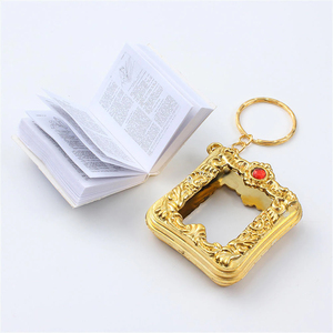 Livre pendentif avec <span class=keywords><strong>porte</strong></span>-clés sac à main suspendu décoration religieux Souvenir cadeaux <span class=keywords><strong>Mini</strong></span> livre <span class=keywords><strong>porte</strong></span>-clés arabe vrai <span class=keywords><strong>coran</strong></span> <span class=keywords><strong>porte</strong></span>-clés - Product Image 2