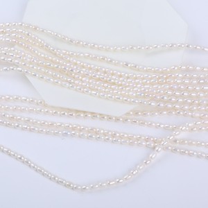 Perlas de Arroz Blancas de 4-5mm con Orificio Recto al por Mayor, Cuentas para Hacer Collares y Pulseras, Productos Semielaborados de Comercio Exterior de Zhuji - Product Image 2