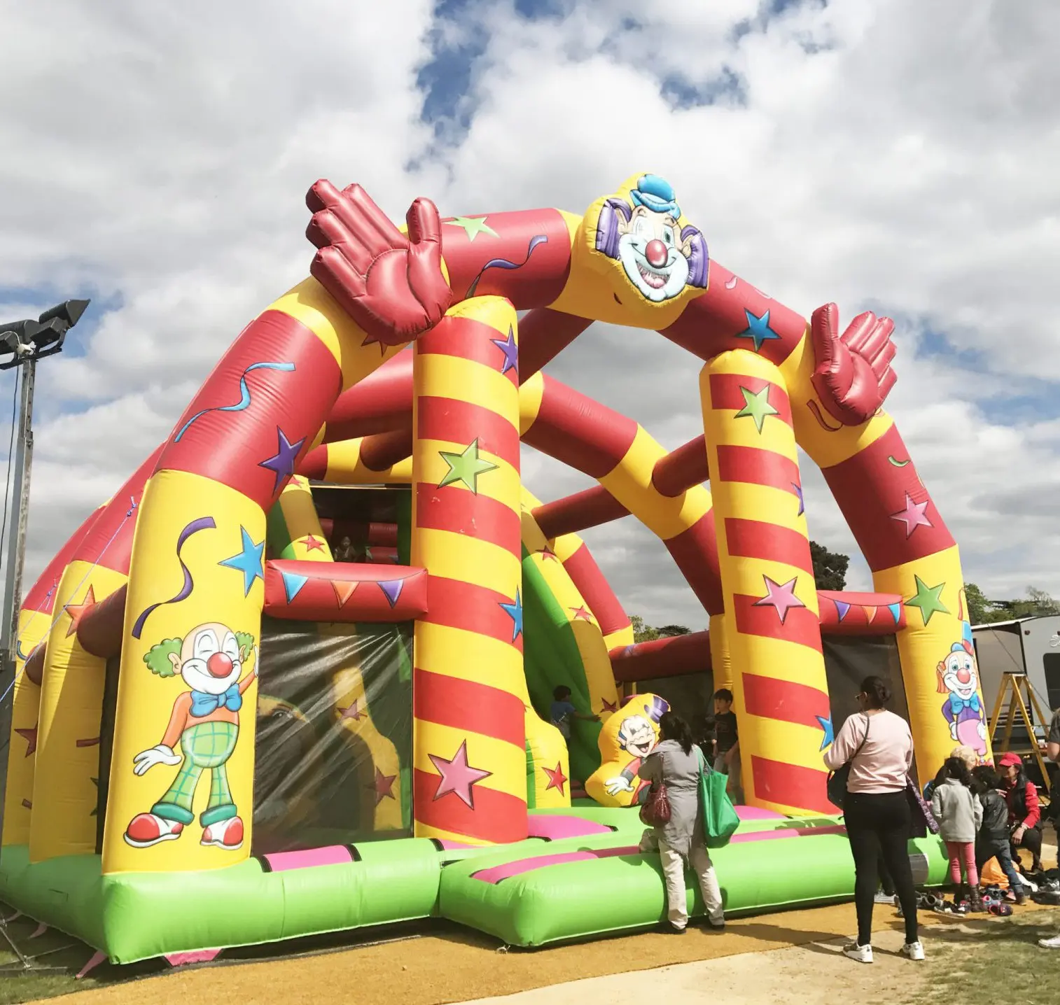 Custom Outdoor Bouncy Jumping Kids Fun Inflatable Castle And Indoor Amusement Equipment