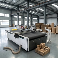 Machine de découpe numérique CNC haute précision pour films réfléchissants et autocollants, avec couteau à traîner, caméra CCD et découpeur en V pour boîtes en carton