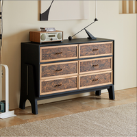 Commode moderne à six tiroirs, fabriquée en chêne rouge massif, avec des accents de motifs créatifs, pour le salon ou la chambre à coucher