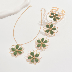 Européen américain élégant tridimensionnel creux goutte à goutte d'huile brillant feuille de Lotus boucles d'oreilles collier à la mode ensemble à la mode - Product Image 5