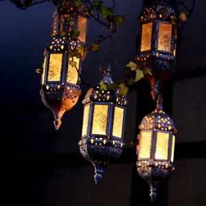 Металлический подвесной марокканский свечеобразный фонарь с античной отделкой для свадьбы, декоративные фонари с цветным стеклянным фонарем для домашнего декора