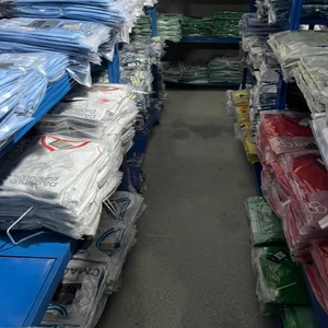 เสื้อฟุตบอลชายคอวี แบรนด์ไทย ดีไซน์สีตัดต่อ แขนสั้น ผ้าโพลีเอไมด์ ของใหม่ ไม่เคยใช้งาน - Product Image 5