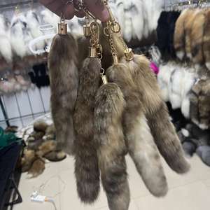 निर्माता थोक अमेरिकी रैकून टेल पेंडेंट बिग फॉक्स टेल एक्सेसरीज कार बैग पेंडेंट कुंजी रिंग - Product Image 6