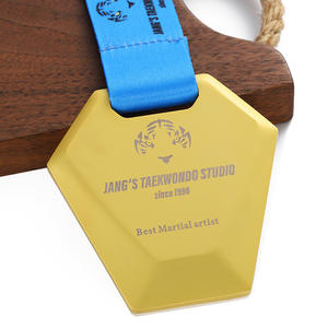 Medalla Deportiva de Aleación de Zinc Nueva, Chapada en Oro, con Logotipo Grabado con Láser, en Forma de Pentágono, para Taekwondo y Artes Marciales - Product Image 1
