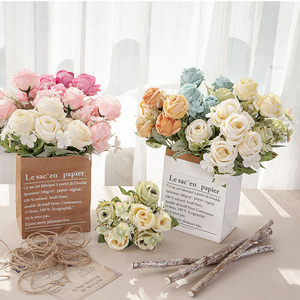 K-0530 buona qualità decorazione <span class=keywords><strong>di</strong></span> nozze artificiale <span class=keywords><strong>raso</strong></span> Bouquet <span class=keywords><strong>di</strong></span> Rose <span class=keywords><strong>fiori</strong></span> orso rosa Bouquet - Product Image 1