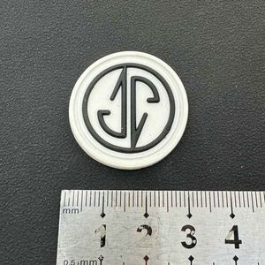 Patch en PVC souple 3D gaufré avec logo personnalisé, patch en caoutchouc PVC, logo personnalisé pour vêtements, fixation par crochet ou à coudre - Product Image 3
