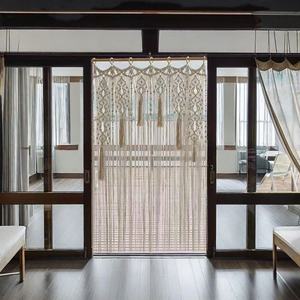 Tenda fatta a mano in stile moderno in macramè intrecciata in corda di cotone con divisorio in nappa per mezze luci a blocchi geometrici - Product Image 2