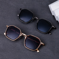 Nouvelles Lunettes de Soleil Polarisées à Monture Complète Style Européen et Américain 2026 pour Homme et Femme, Simples et Tendance, Idéales pour les Sports de Plein Air Transfrontaliers