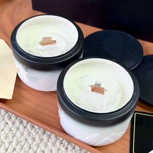 Vela Aromática de Cerámica de Lujo con Doble C, Fragancia Clásica en Blanco y Negro, Regalo para Mujeres, Relajante para el Cuerpo - Product Image 4