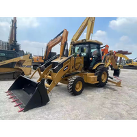 Chargeuse-pelleteuse CAT 420F 4x4, excavatrice hydraulique avec godet de chargement frontal et accessoire de terrassement arrière