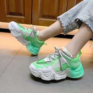 <span class=keywords><strong>Scarpe</strong></span> sportive estive da <span class=keywords><strong>donna</strong></span>, <span class=keywords><strong>scarpe</strong></span> da ginnastica traspiranti, <span class=keywords><strong>scarpe</strong></span> da <span class=keywords><strong>donna</strong></span> alla moda con sfumature arcobaleno luminose, per lo shopping e la corsa - Product Image 4