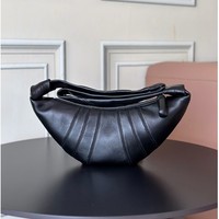 Sac Croissant Sophistiqué en Cuir d'Agneau Première Couche de Qualité Supérieure ; Style Urbain Décontracté et Pratique pour le Travail