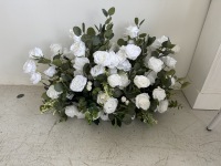 Op maat gemaakte design tafeldecoratie bruiloft trendy lange bloemenloper wit roze bloemstuk bloemenloper voor aanzoek achtergronddecoratie