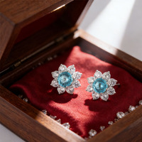 Elegante Vintage Silber-Ohrstecker mit Blauem Kristall-Mittelstein in Blumenform für Verlobung, Hochzeit, Partys & Geschenkanlässe