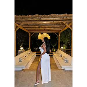 Robe de bal blanche Sandra Rose, technique crochetée, bretelles spaghetti, manches brodées de fleurs, XS, longueur genou, coupe droite - Product Image 1