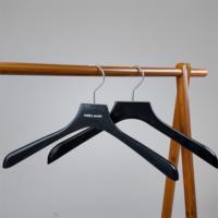 Cintres en plastique d'affichage de qualité supérieure manteaux de vêtements formels parfaits pour les magasins de vêtements au détail cintre de costume élégant