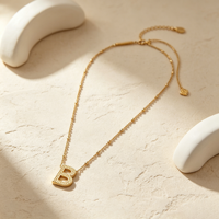 Collier avec pendentif initial en or, simple, 26 lettres, accessoire personnalisé pour les rendez-vous, les fêtes et les tenues quotidiennes