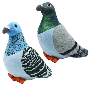 チャーミングで心地よいぬいぐるみの鳩は、お子様の喜びと快適さのために。