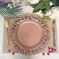 Assiettes rondes en plastique vert émeraude avec bordure gravée de style baroque pour les événements de mariage