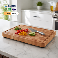 Premium Handgefertigter Rechteckiger Schneidblock aus Roteiche mit Endholzstruktur für Fleisch, Steak und Servierplatten - Verifiziert PRO