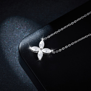 สร้อยคอแฟชั่นรูปใบโคลเวอร์สี่แฉกสีเงินสำหรับผู้หญิง - Product Image 3