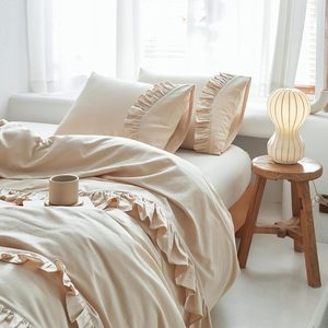 Housses <span class=keywords><strong>de</strong></span> <span class=keywords><strong>couette</strong></span> <span class=keywords><strong>de</strong></span> luxe et taies d'oreiller Ensemble <span class=keywords><strong>de</strong></span> <span class=keywords><strong>housse</strong></span> <span class=keywords><strong>de</strong></span> <span class=keywords><strong>couette</strong></span> <span class=keywords><strong>de</strong></span> designer <span class=keywords><strong>Housse</strong></span> <span class=keywords><strong>de</strong></span> <span class=keywords><strong>couette</strong></span> <span class=keywords><strong>de</strong></span> luxe Oeko-tex Nouvelle <span class=keywords><strong>marque</strong></span> <span class=keywords><strong>de</strong></span> créateur avec des volants - Product Image 3
